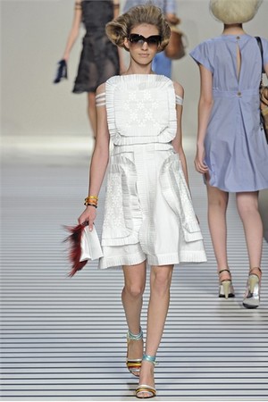 fendi donna collezione primavera estate 2012 17