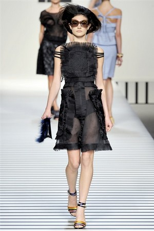 fendi donna collezione primavera estate 2012 18