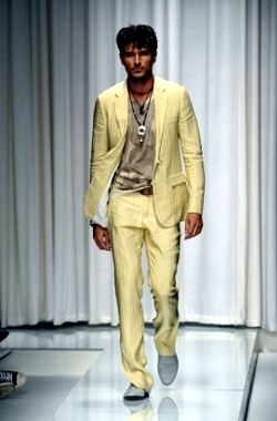 Scopri il mondo di Versace