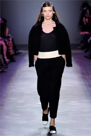 giambattista valli un eleganza sobria ma attenta ai dettagli donna autunno inverno 2012 2013 02