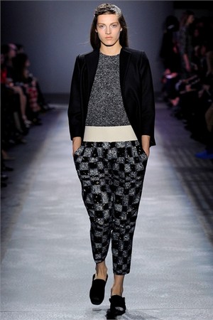 giambattista valli un eleganza sobria ma attenta ai dettagli donna autunno inverno 2012 2013 03