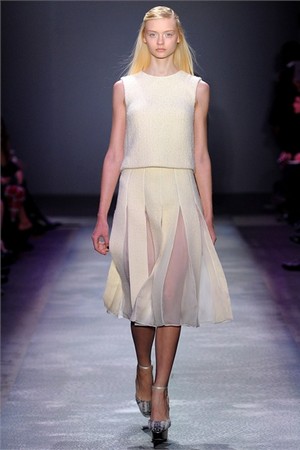 giambattista valli un eleganza sobria ma attenta ai dettagli donna autunno inverno 2012 2013 04