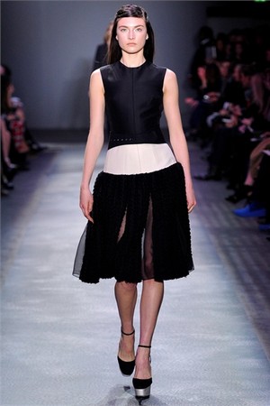 giambattista valli un eleganza sobria ma attenta ai dettagli donna autunno inverno 2012 2013 07