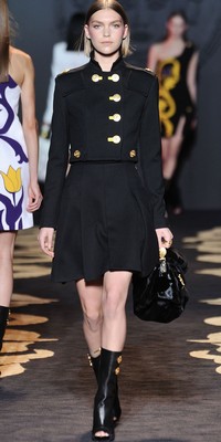versace donna autunno inverno 2011 04