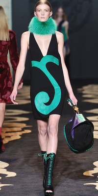 versace donna autunno inverno 2011 09
