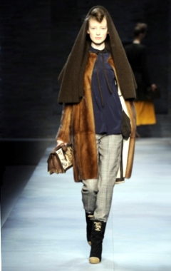 fendi collezione autunno inverno 2010 2011 copricapo 1
