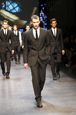 dolce e gabbana collezione autunno inverno 2010 2011 completo nero