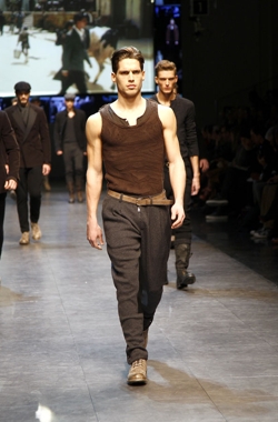 dolce e gabbana collezione autunno inverno 2010 2011 gilet marrone