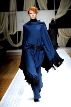laura biagiotti collezione autunno inverno 2010 2011 abito blu