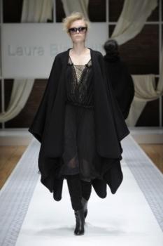 laura biagiotti collezione autunno inverno 2010 2011 abito nero