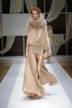 laura biagiotti collezione autunno inverno 2010 2011 collo in pelliccia