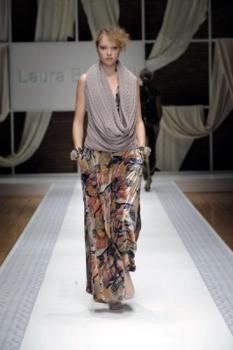 laura biagiotti collezione autunno inverno 2010 2011 gonna a stampe