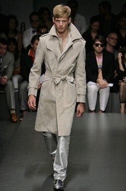 Gianfranco-Ferre-Collezione-Primavera-Estate-2010-Giacca