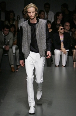 Gianfranco-Ferre-Collezione-Primavera-Estate-2010-Gilet