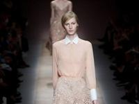 Valentino. Sobria, elegante e romantica