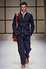 Salvatore Ferragamo, look sobrio ed elegante