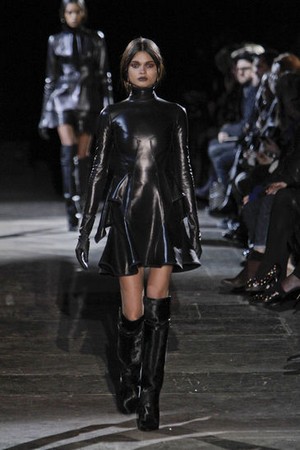 givenchy forme e tessuti per un mix unico donna collezione autunno inverno 2012 2013 01