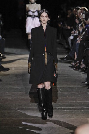 givenchy forme e tessuti per un mix unico donna collezione autunno inverno 2012 2013 09