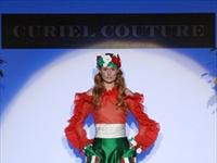 Raffaella Curiel, il mondo dei fiori in passerella