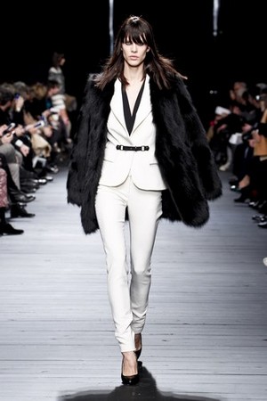 la donna che veste iceberg e perfetta e sofisticata donna autunno inverno 2012 2013 01