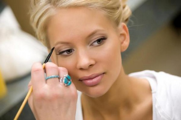 come fare per avere un make up da sposa perfetto lezioni di bellezza primavera estate 2012 04