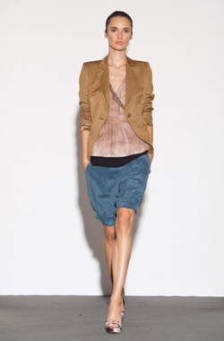Liu.Jo-collezione-Primavera-Estate-2010-Pantalone-Top-Giacca
