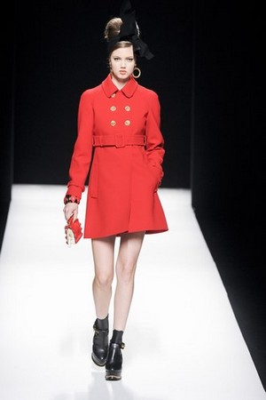 un look incredibilmente chic e fantasioso con moschino donna autunno inverno 2012 2013 03