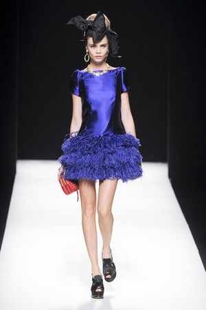 un look incredibilmente chic e fantasioso con moschino donna autunno inverno 2012 2013 05