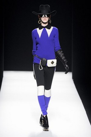 un look incredibilmente chic e fantasioso con moschino donna autunno inverno 2012 2013 06