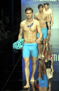 Carlo-Pignatelli-Collezione-Primavera-Estate-2010-Costume-Celeste