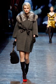 dolce e gabbana collezione autunno inverno 2010 2011 cappotto collo pelliccia