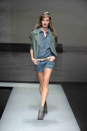 stile glam rock per diesel collezione donna autunno inverno 2012 2013 01