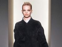 Calvin Klein, linee geometriche e bon ton