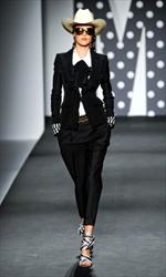 Moschino, briosamente morbida