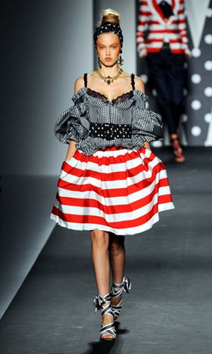 moschino gonna primavera estate 2011