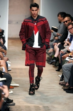 Guarda le Collezioni di Givenchy