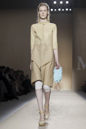 max mara donna collezione primavera estate 2012 10