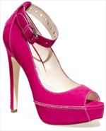 Zoe Saldana indossa scarpe fucsia firmate Brian Atwood