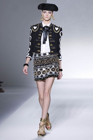 moschino donna collezione primavera estate 2012 10