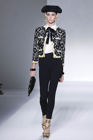 moschino donna collezione primavera estate 2012 11