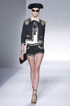 moschino donna collezione primavera estate 2012 15