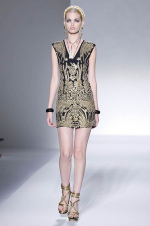 moschino donna collezione primavera estate 2012 16