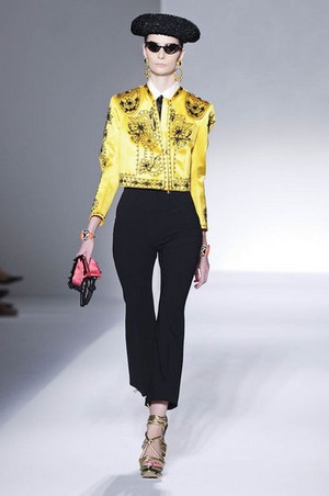 moschino donna collezione primavera estate 2012 17