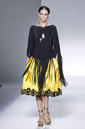 moschino donna collezione primavera estate 2012 18