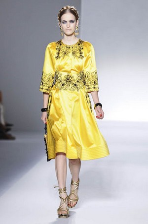 moschino donna collezione primavera estate 2012 19