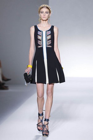 moschino donna collezione primavera estate 2012 32