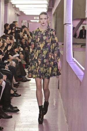 forme avvolgenti e fantasie elaborate per kenzo donna collezione autunno inverno 2012 2013 03