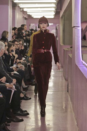 forme avvolgenti e fantasie elaborate per kenzo donna collezione autunno inverno 2012 2013 07